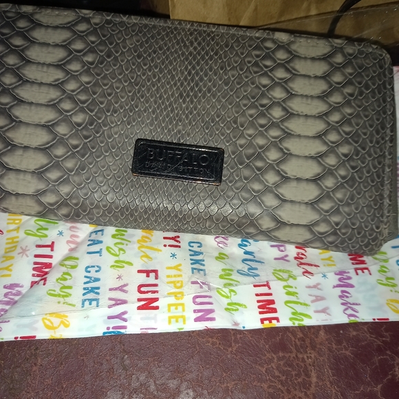 Purses and wallets - Picture 1 of 6